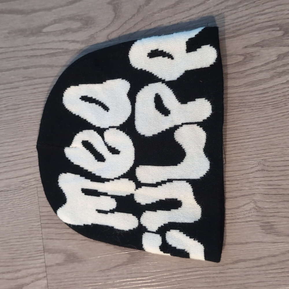 NWOT Cuffless Mea Jaquard Knitted Beanie Black